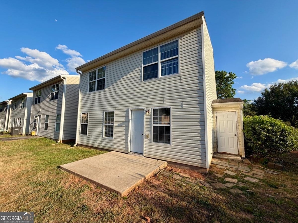 15 Lakeside Circle - Photo 1