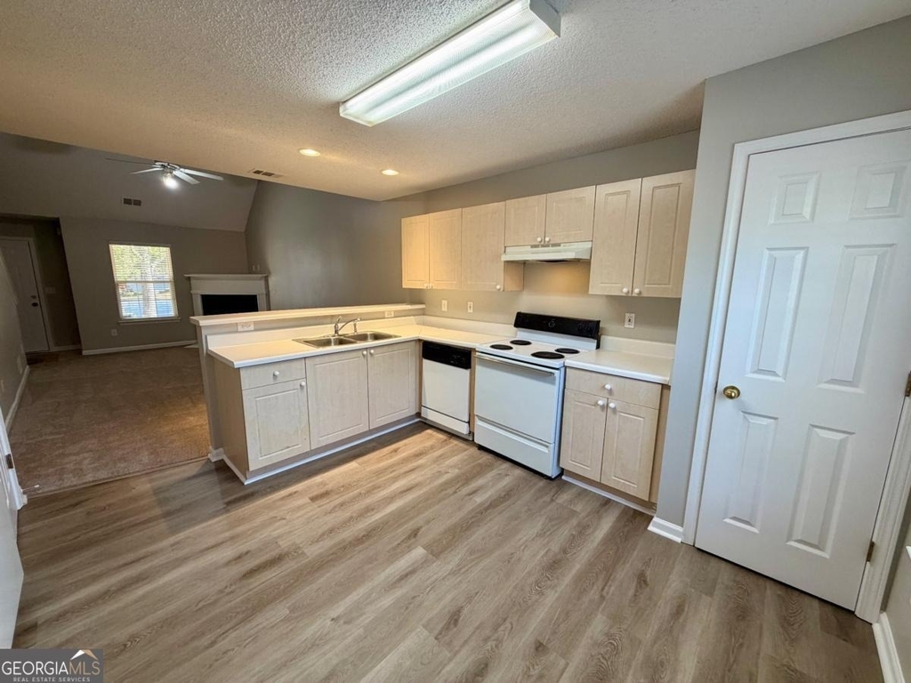 15 Lakeside Circle - Photo 6