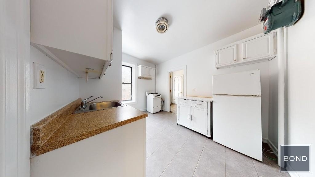 York Avenue And East 76th(Address on Request) - Photo 0