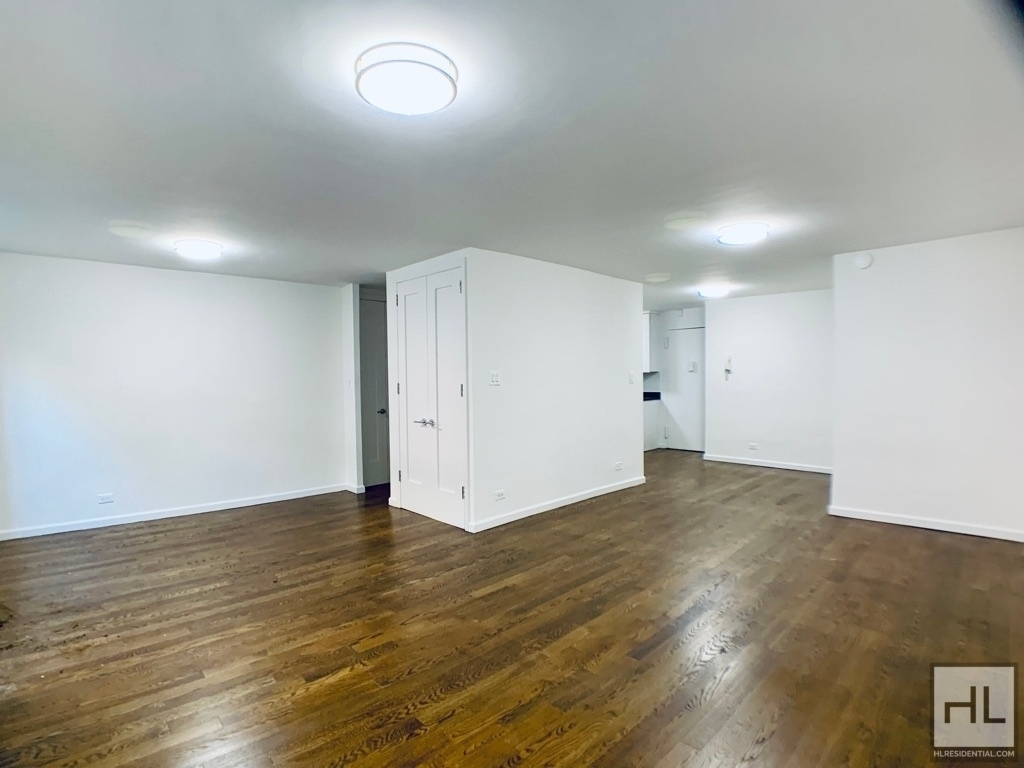 E 16 St - Photo 0