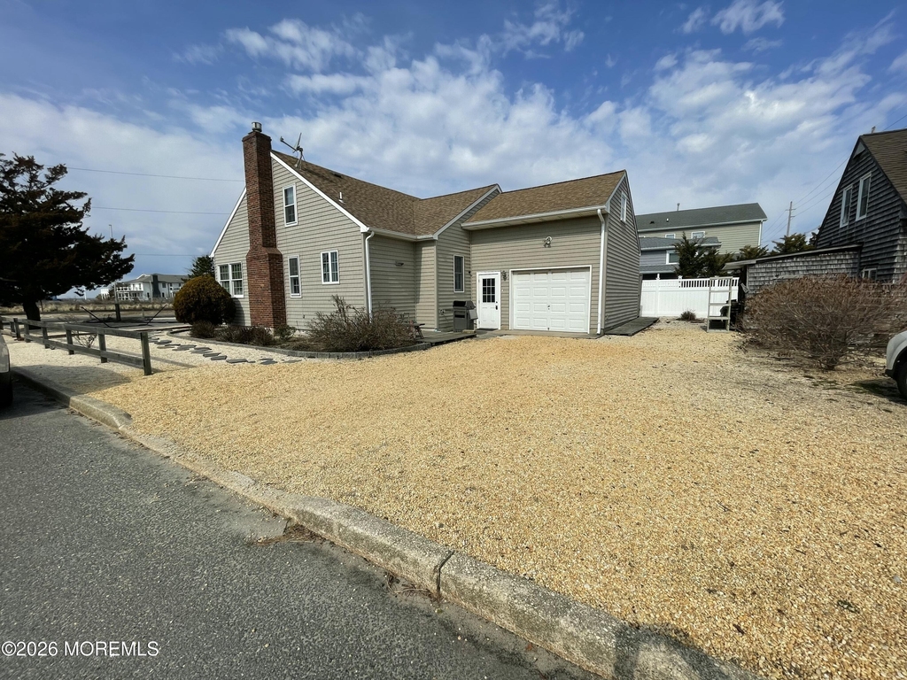 207 Bay Boulevard - Photo 1