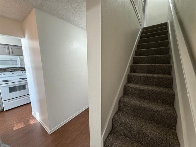 422 W 4th Street - Photo 9