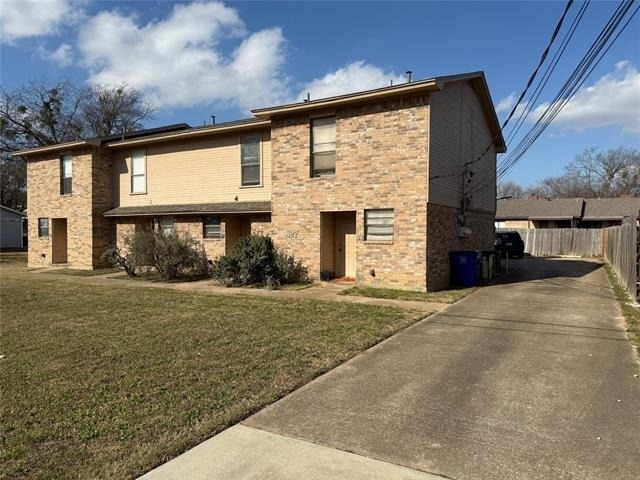 422 W 4th Street - Photo 1