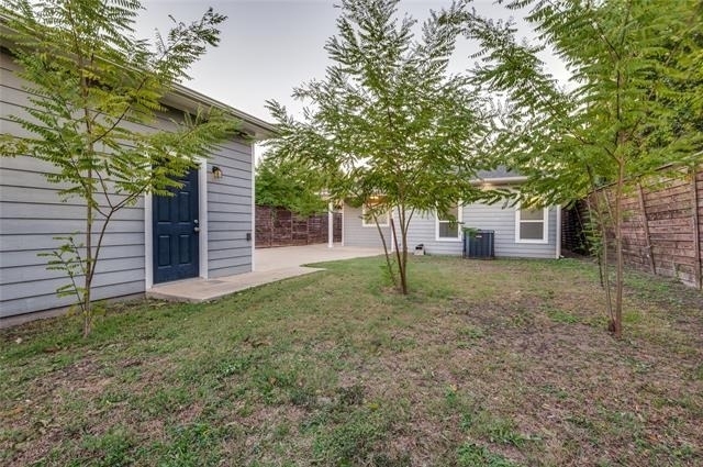 619 Buckalew Street - Photo 8
