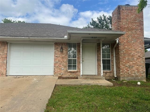 1809 Park Place - Photo 1