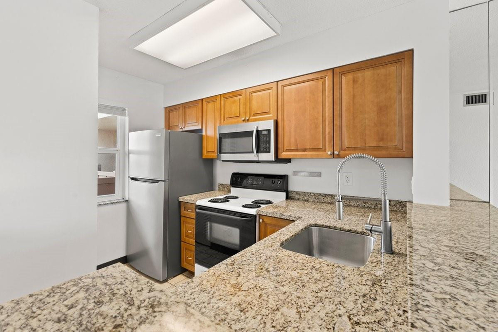2106 S Cypress Bend Drive - Photo 5