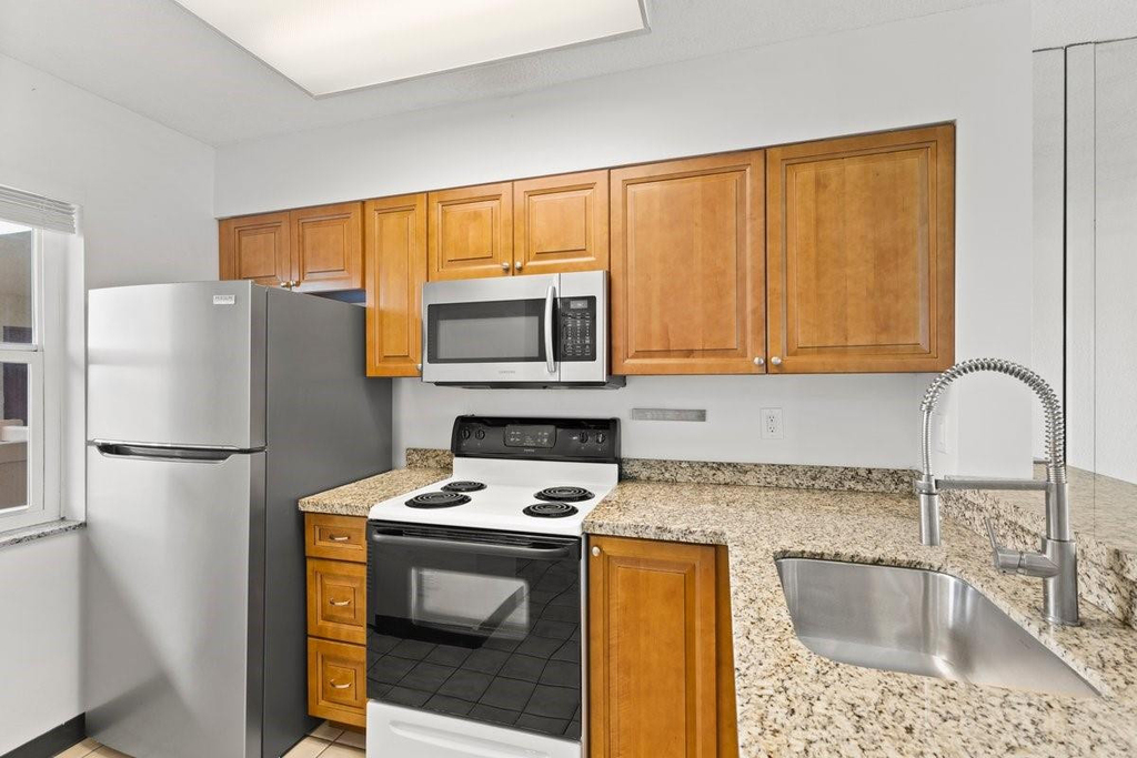 2106 S Cypress Bend Drive - Photo 3