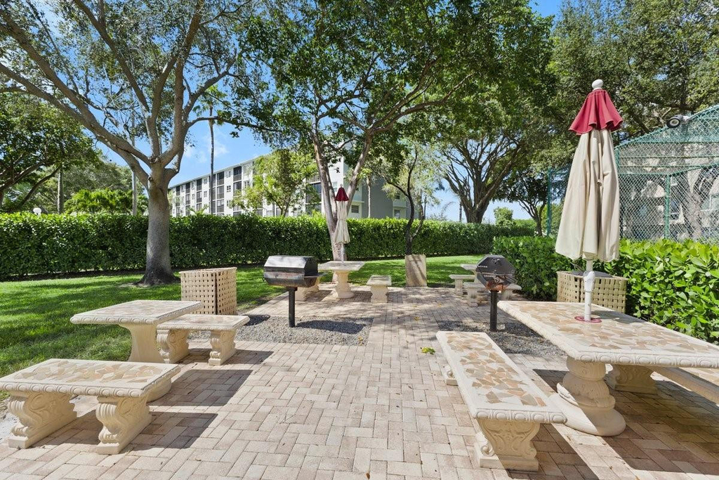 2106 S Cypress Bend Drive - Photo 31