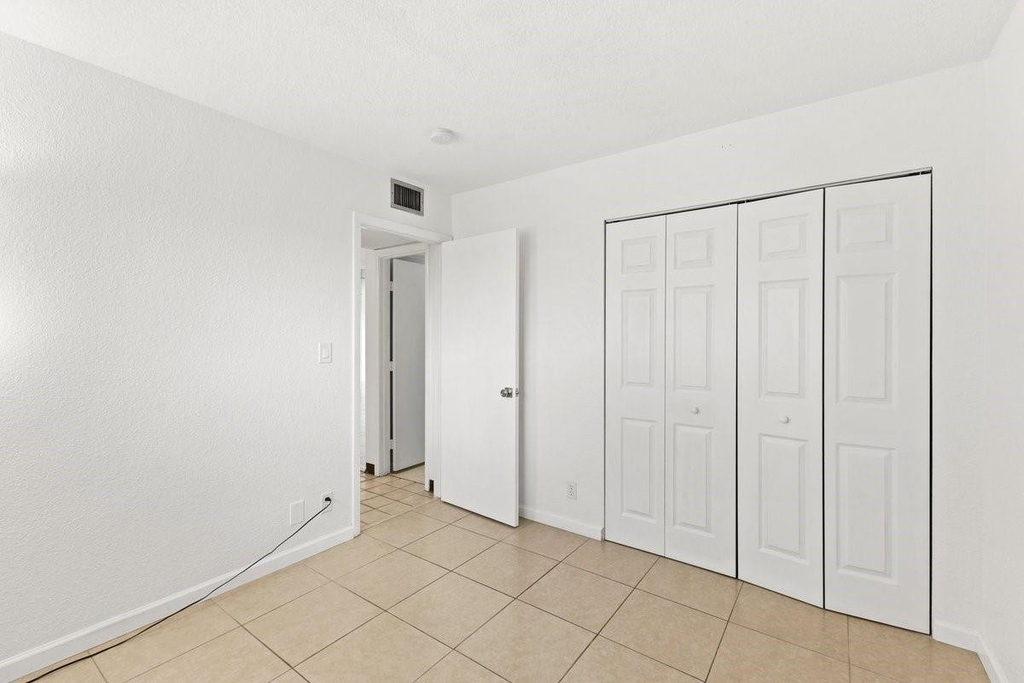 2106 S Cypress Bend Drive - Photo 20