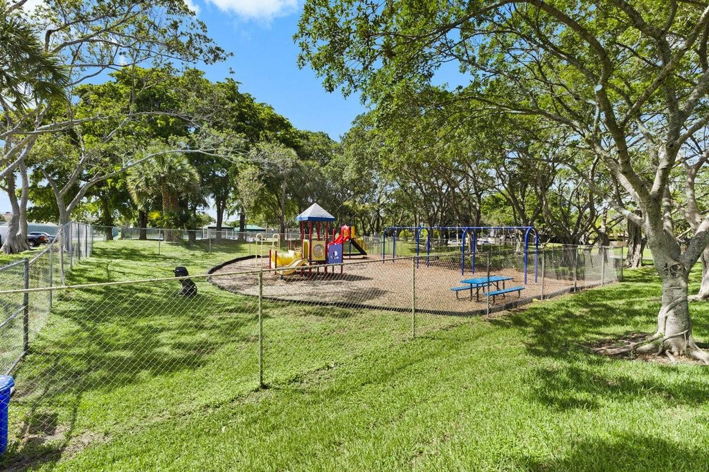 2106 S Cypress Bend Drive - Photo 22