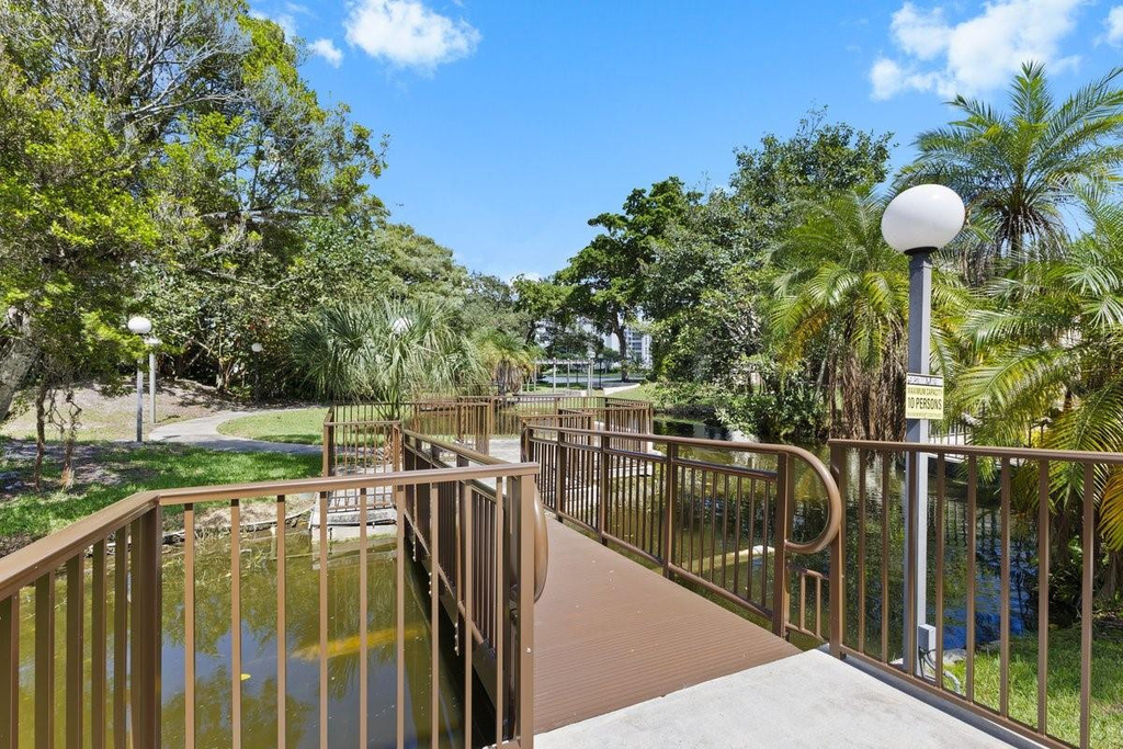 2106 S Cypress Bend Drive - Photo 27