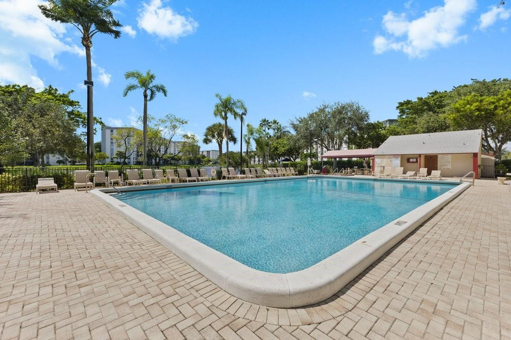 2106 S Cypress Bend Drive - Photo 29
