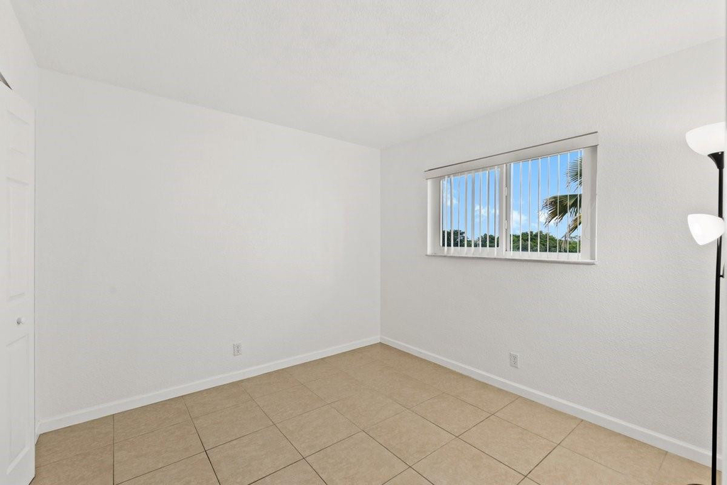 2106 S Cypress Bend Drive - Photo 18