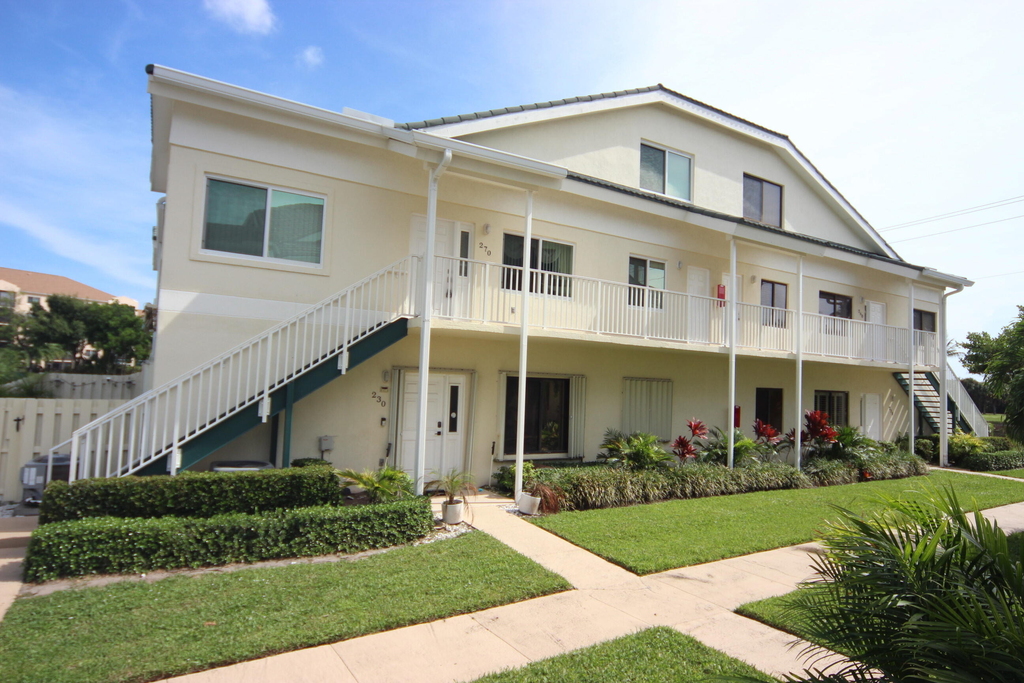 270 Bella Vista Court N - Photo 1