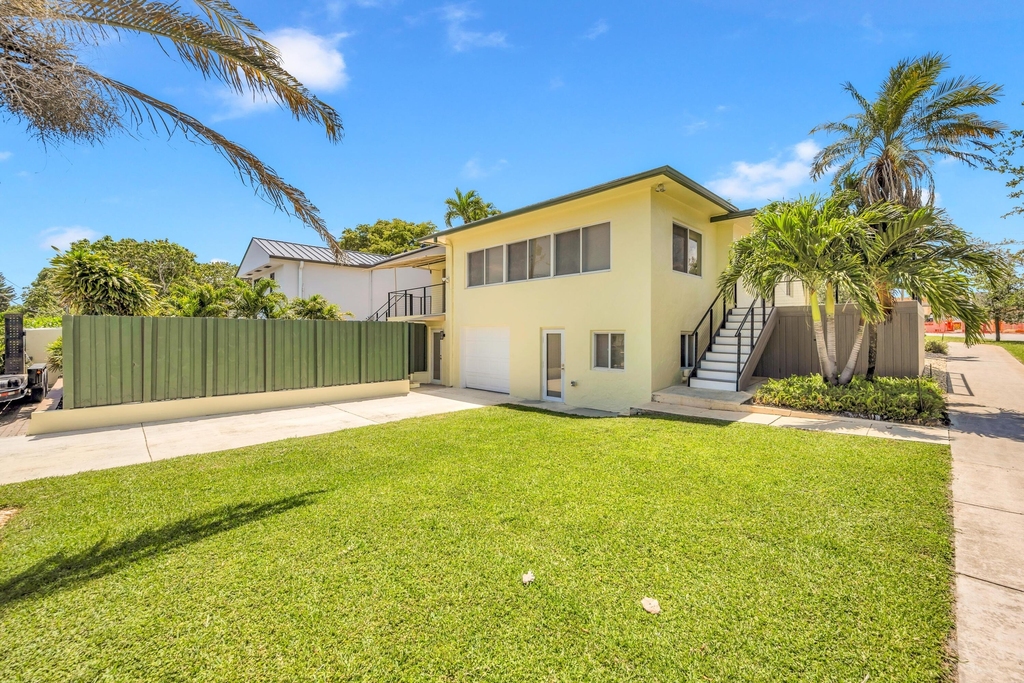 606 N Victoria Park Road N - Photo 1