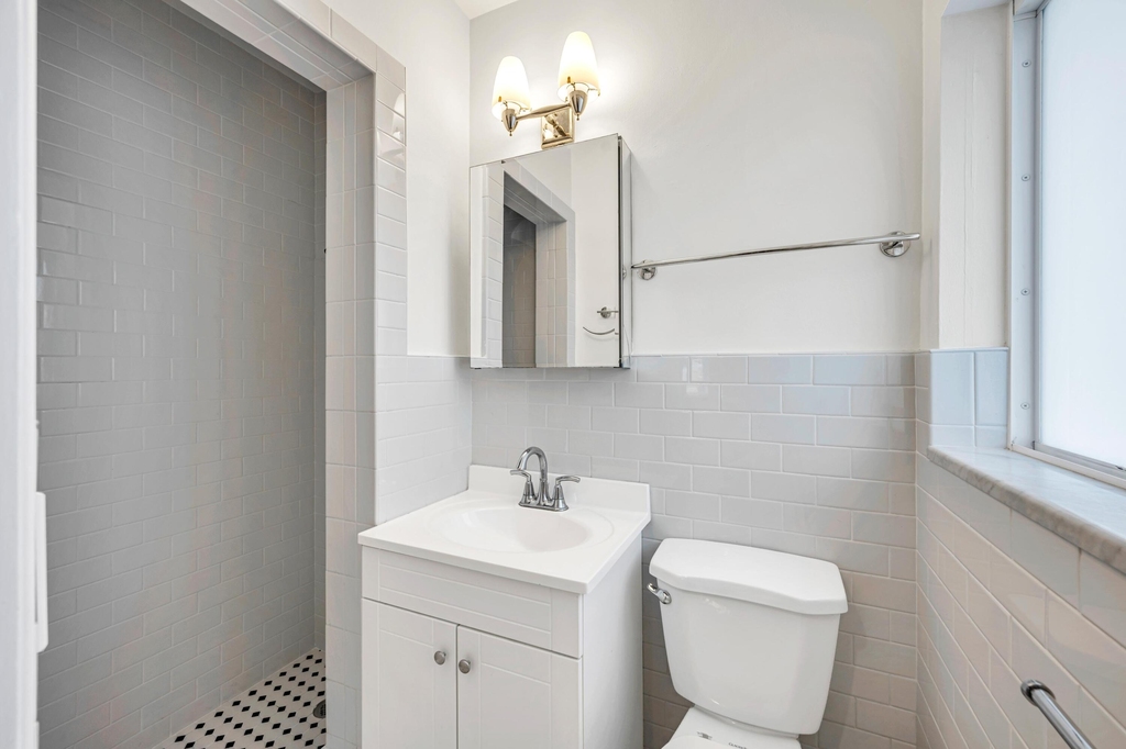 606 N Victoria Park Road N - Photo 18