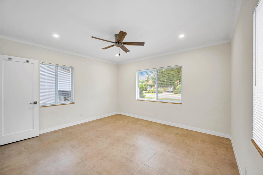 606 N Victoria Park Road N - Photo 17