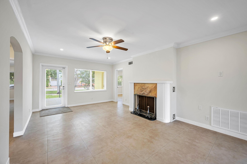 606 N Victoria Park Road N - Photo 10