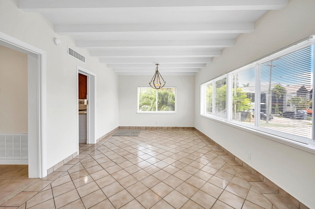 606 N Victoria Park Road N - Photo 9