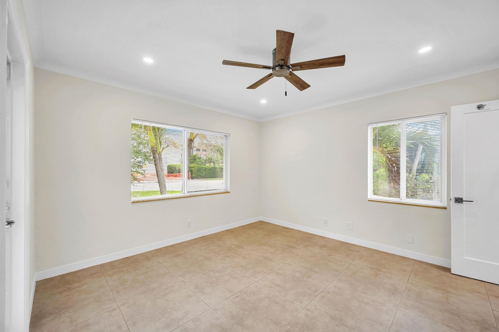606 N Victoria Park Road N - Photo 12