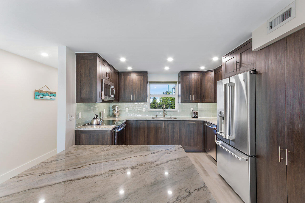 1160 Hillsboro Mile - Photo 6