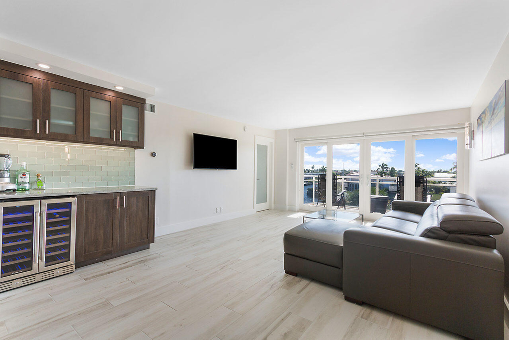 1160 Hillsboro Mile - Photo 8