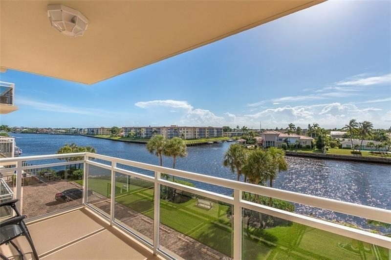1160 Hillsboro Mile - Photo 2