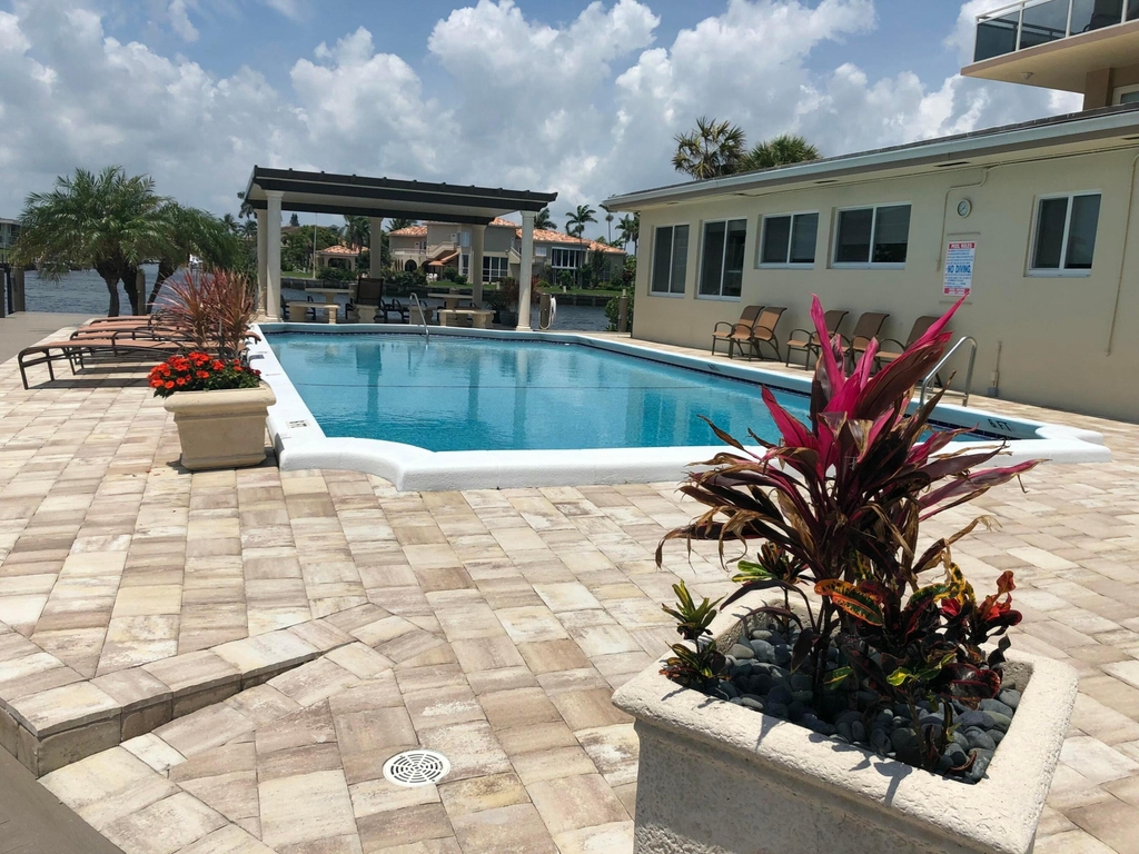 1160 Hillsboro Mile - Photo 18