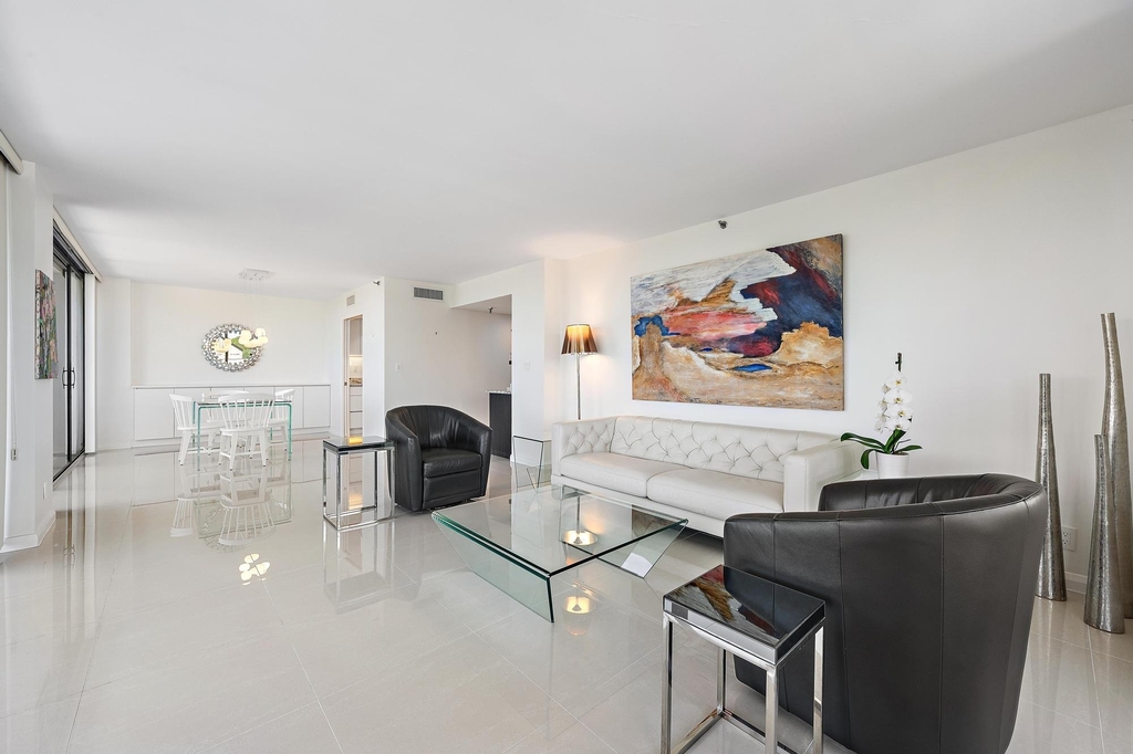 123 Lakeshore Drive - Photo 5
