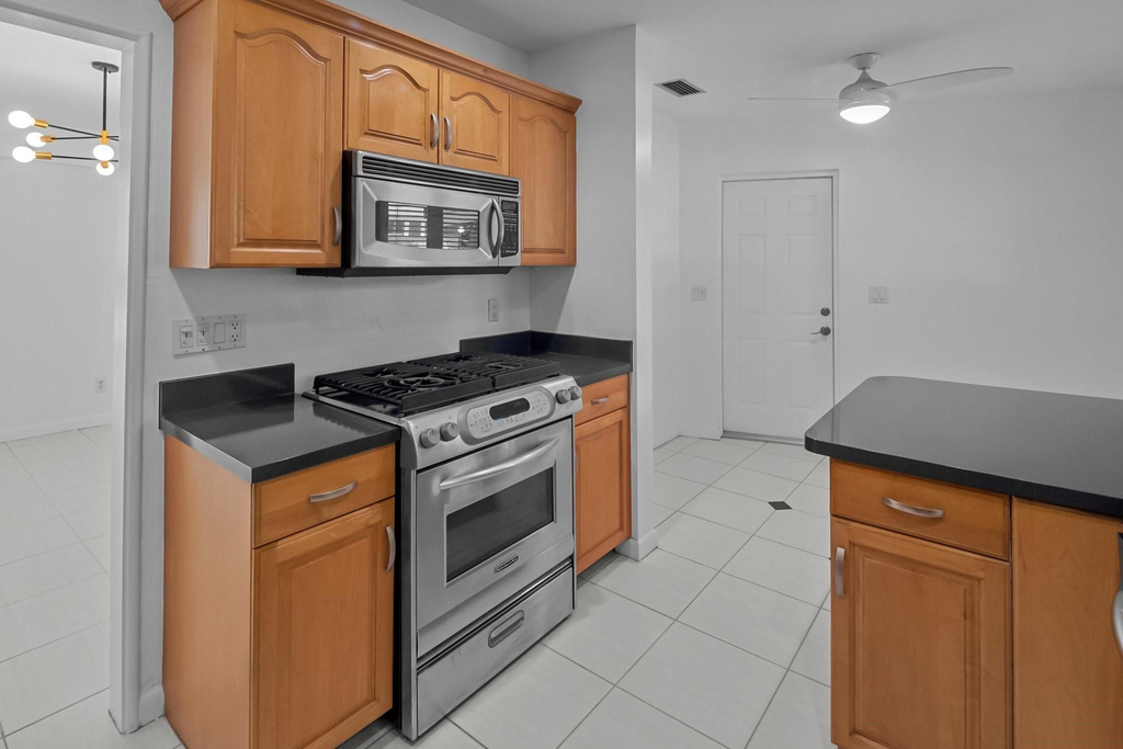 2608 Ne 12th Street - Photo 15