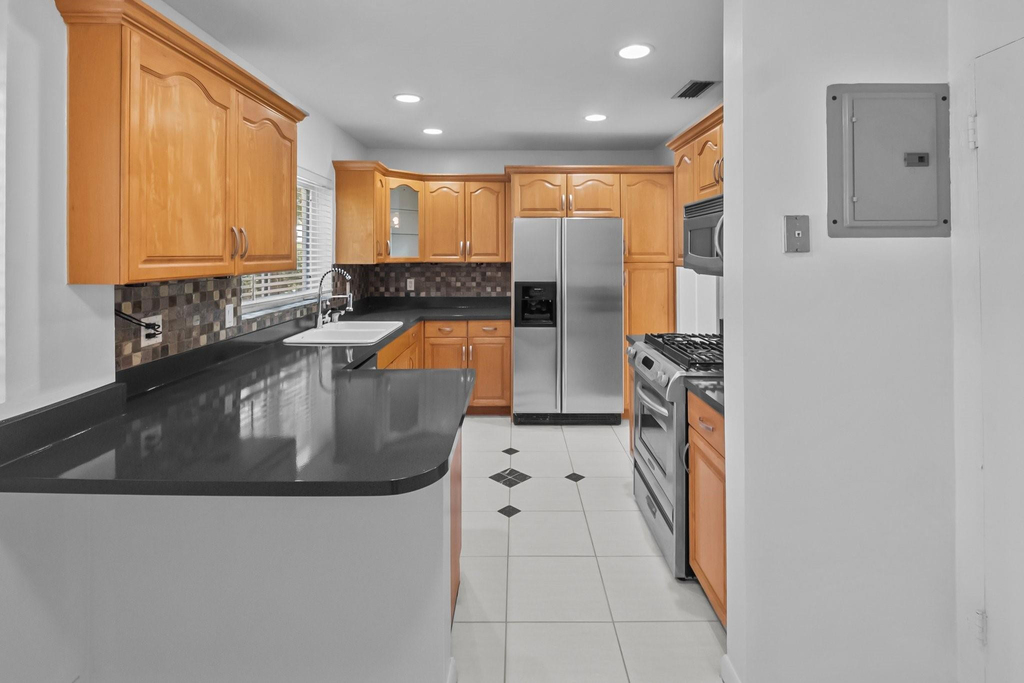 2608 Ne 12th Street - Photo 16