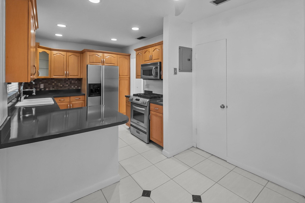 2608 Ne 12th Street - Photo 19