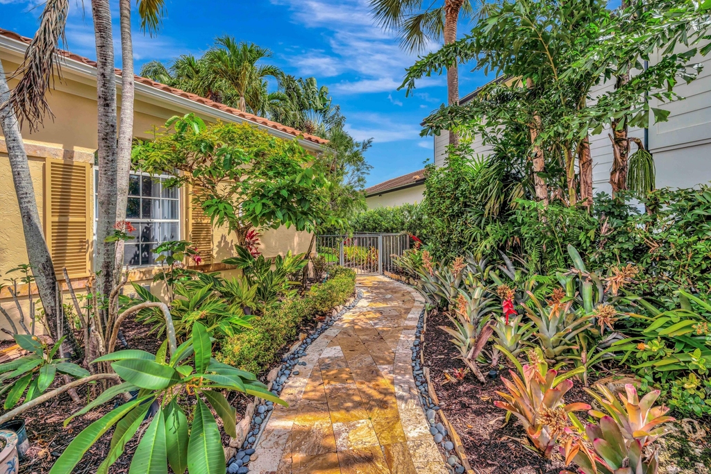 186 Golf Village Boulevard - Photo 3