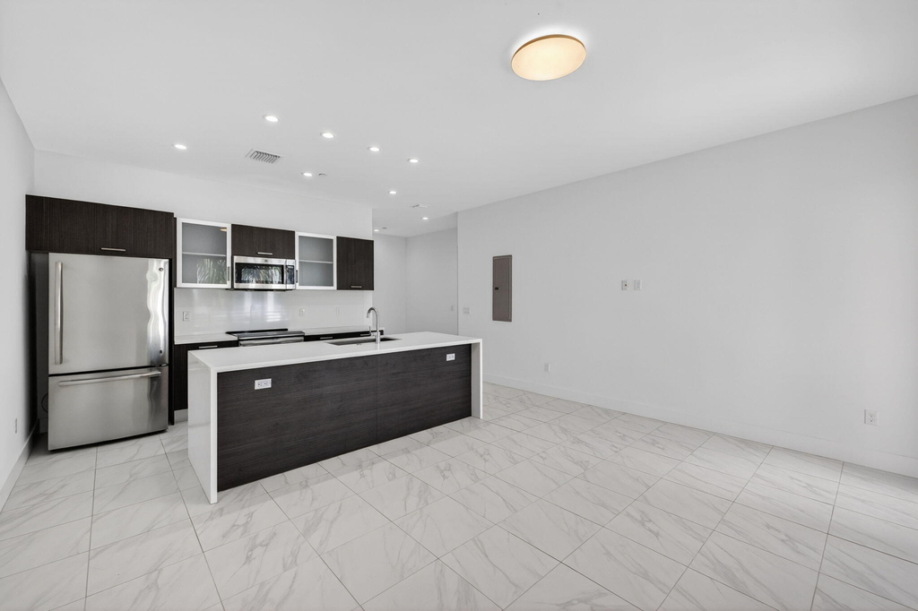 1044 Ne 18th Avenue - Photo 11