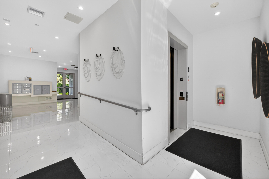 1044 Ne 18th Avenue - Photo 3