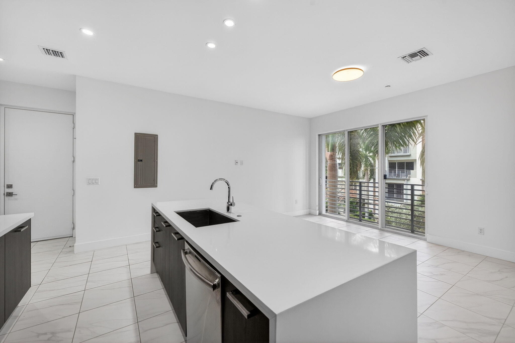 1044 Ne 18th Avenue - Photo 13
