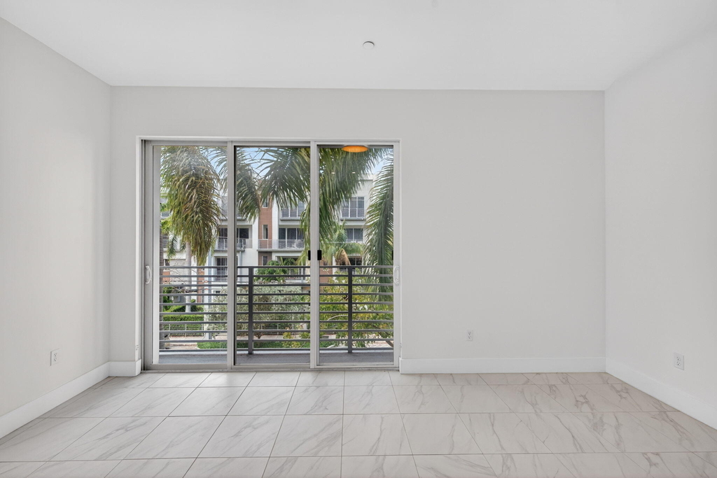 1044 Ne 18th Avenue - Photo 10