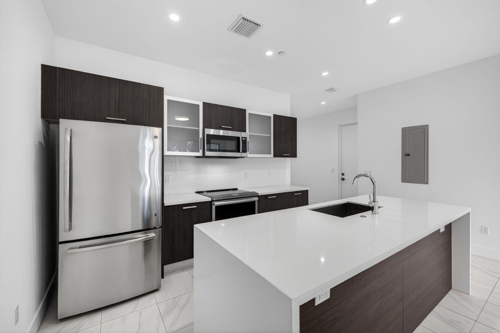 1044 Ne 18th Avenue - Photo 15