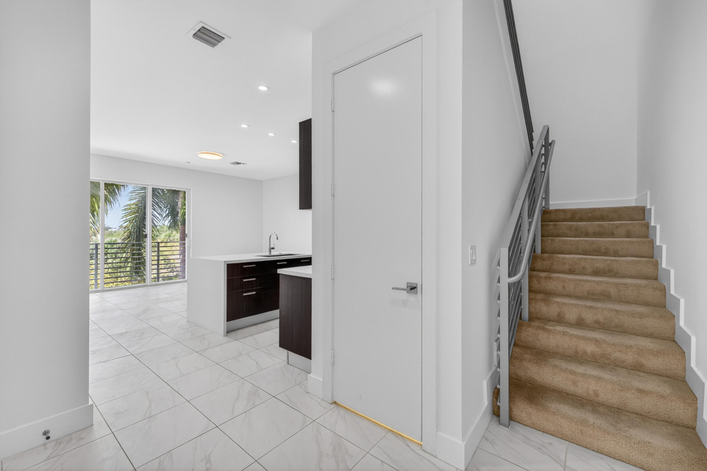 1044 Ne 18th Avenue - Photo 7