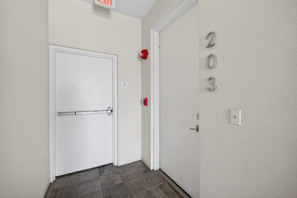 1044 Ne 18th Avenue - Photo 6