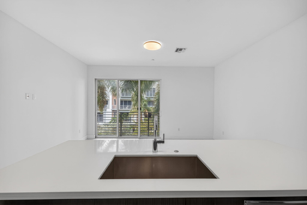 1044 Ne 18th Avenue - Photo 16