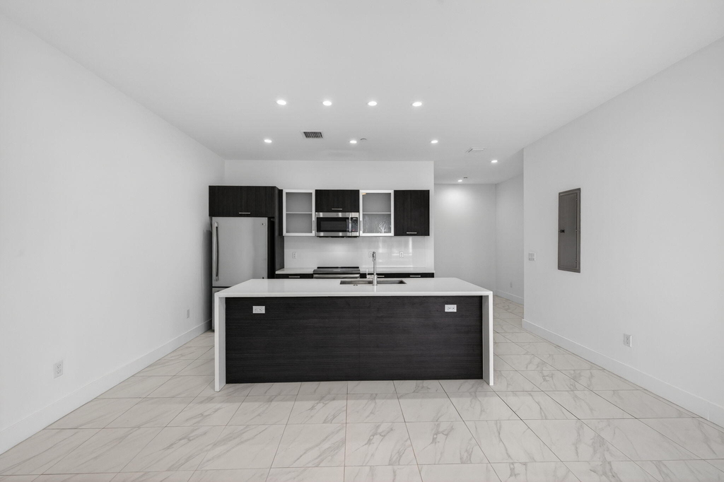 1044 Ne 18th Avenue - Photo 12