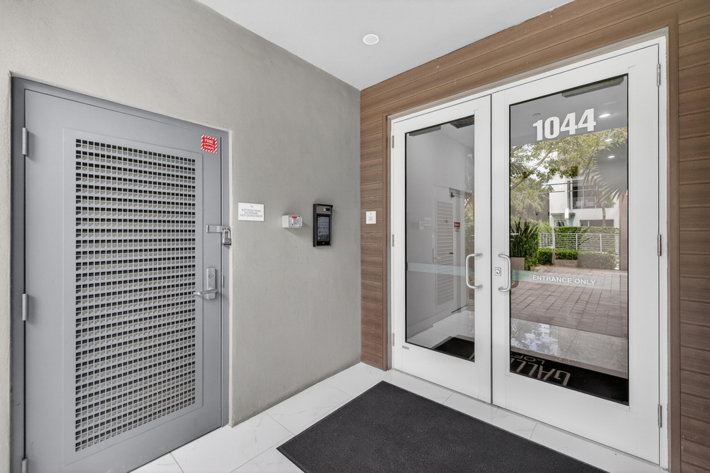 1044 Ne 18th Avenue - Photo 1