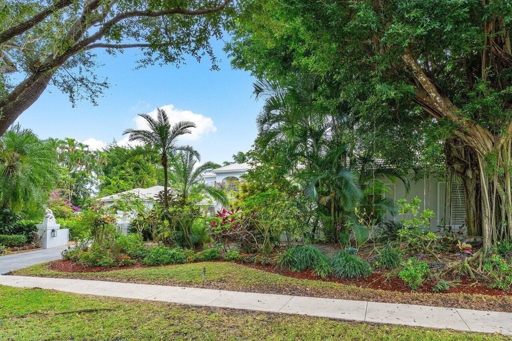 2540 Fairway Island Drive - Photo 2