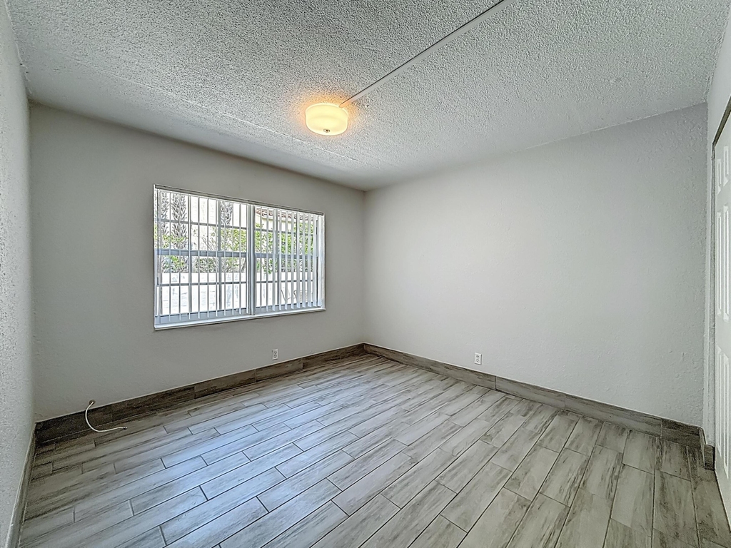 337 Kenilworth Boulevard - Photo 1