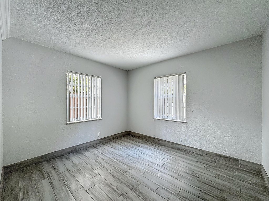 337 Kenilworth Boulevard - Photo 2