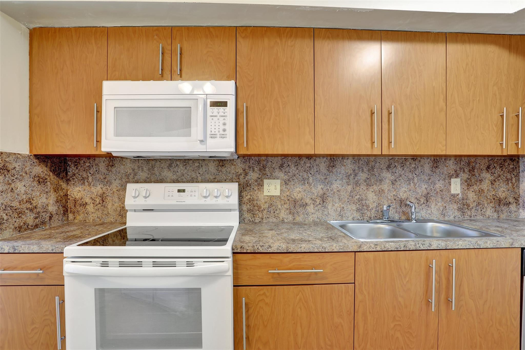 6921 Environ Boulevard - Photo 7