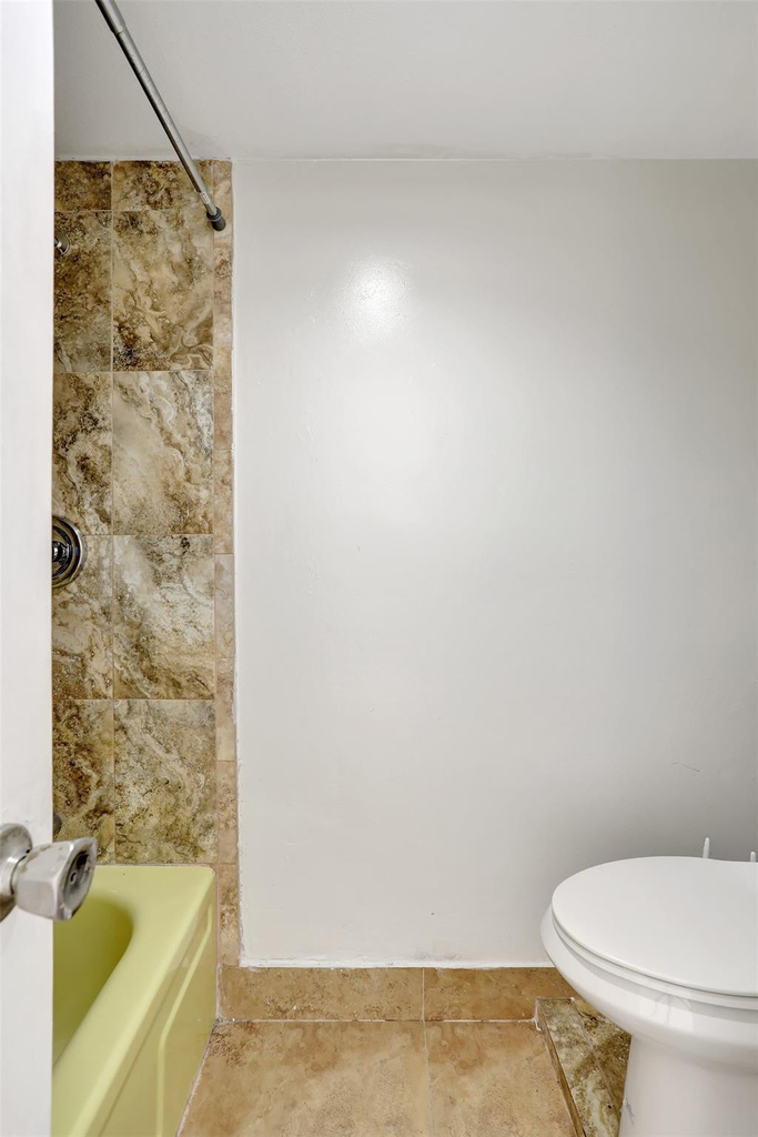 6921 Environ Boulevard - Photo 17
