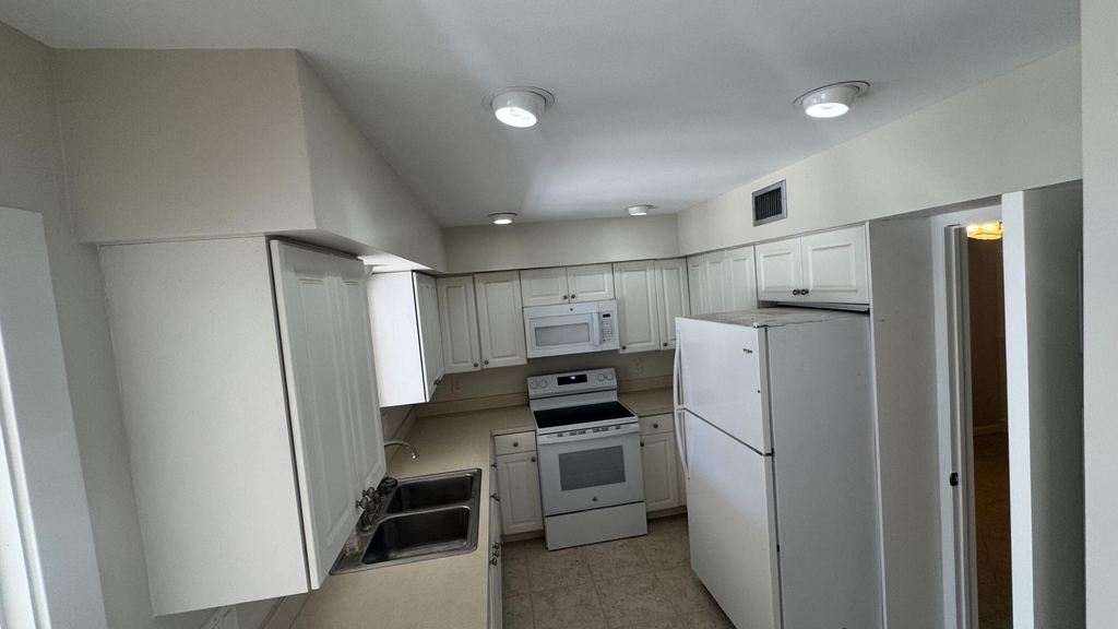 2704 Cardinal Drive - Photo 2
