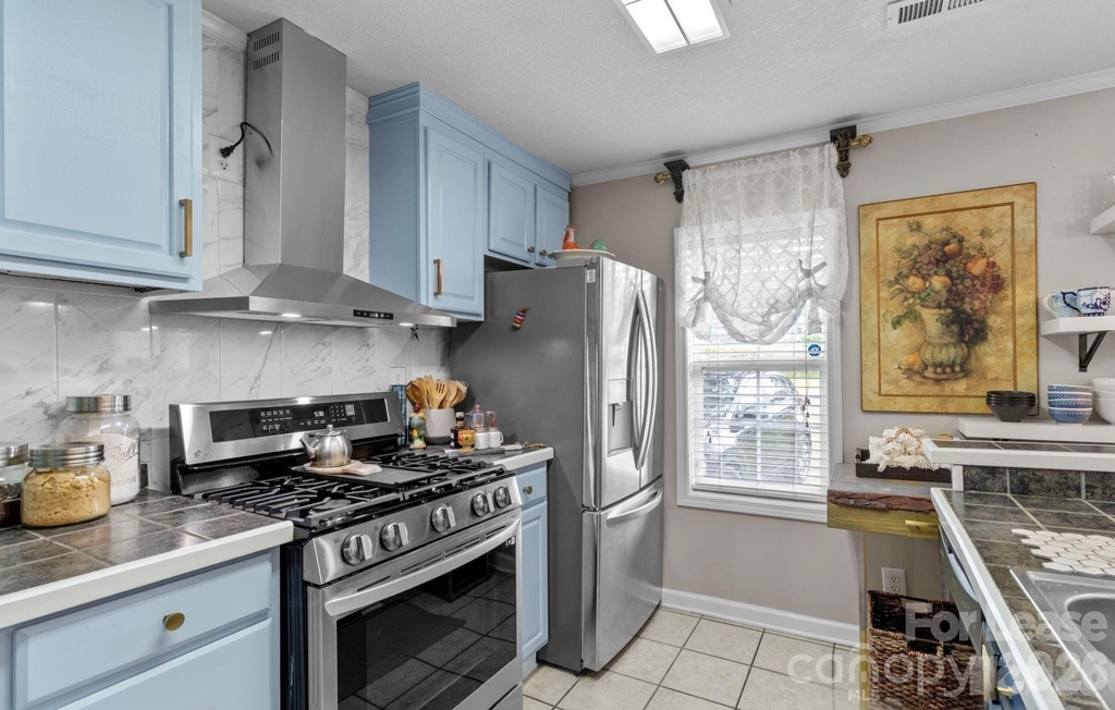 404 Moss Springs Road - Photo 3